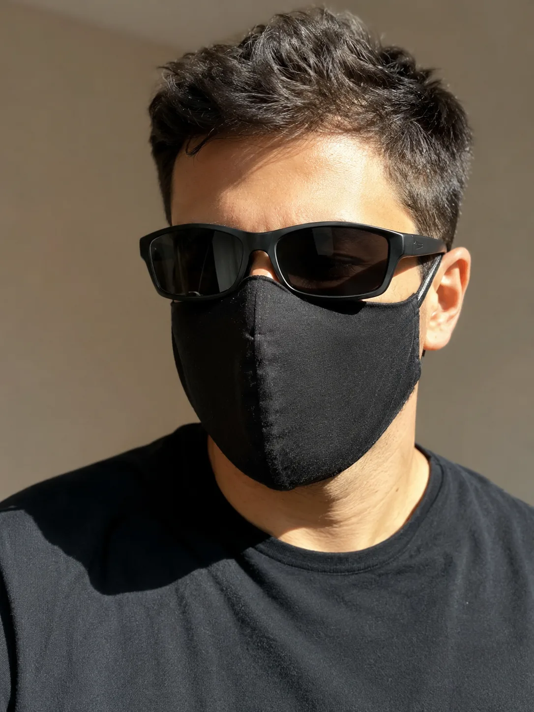 Sonnenbrille oder Maske